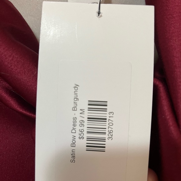 Elegant Red Midi Dress with Bow - Picture 8 of 9